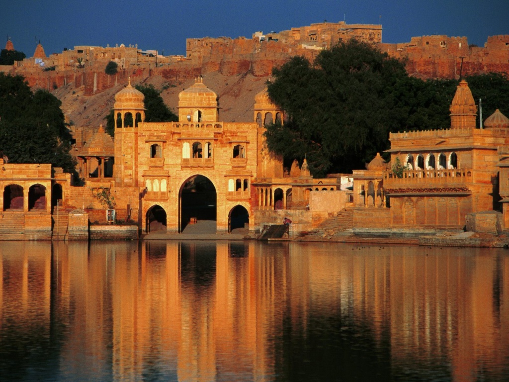 ten tourist places in india