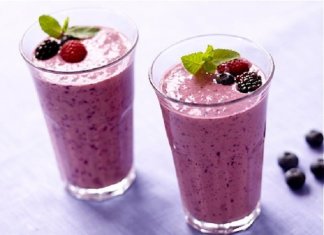 Berries and Yogurt Shake