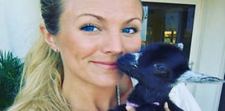 yoga-goat-penny-rachel-brathen-The Most Charming Yoga Partners Ever- Yoga Girl And Her Goat-featured
