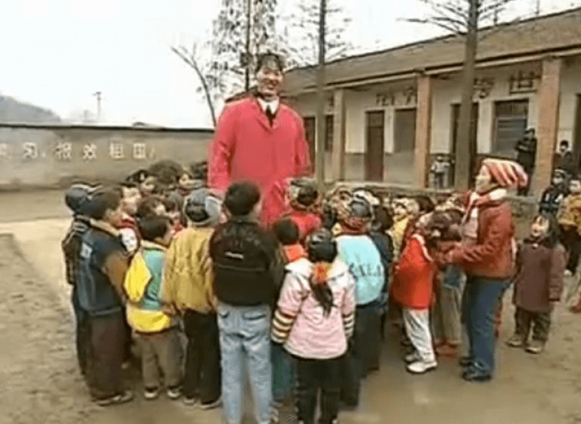 Yao Defen - Tallest woman in the world - Early life