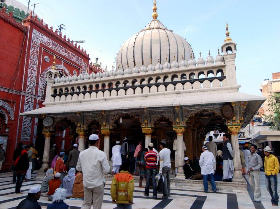 10 Religious Places In India Where Woman Are Not Allowed-NIZAMUDDIN DARGAH - DELHI