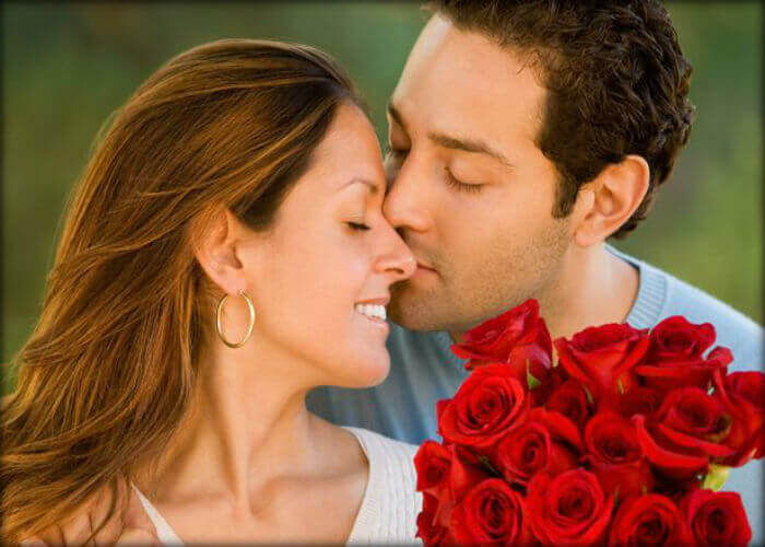 couple-photoshoot-ideas Flowers-Red-Roses