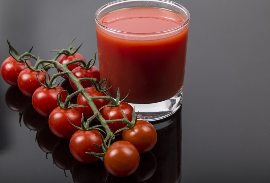 Tomato Juice for Scalp Acne