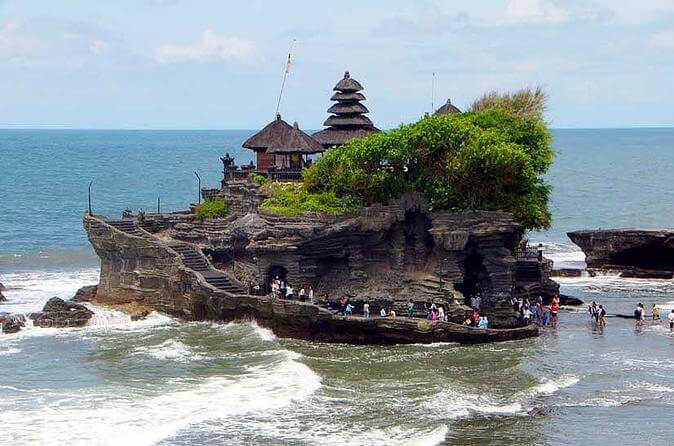 things to do in bali , Tanah Lot Temple