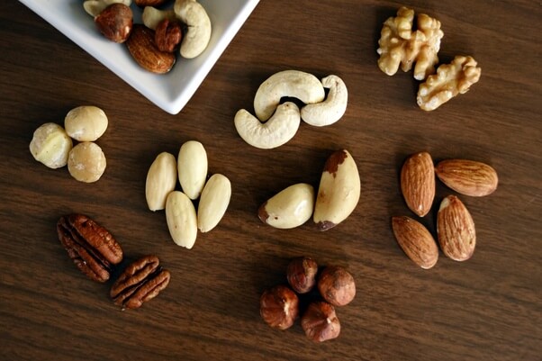 Health Benefits of Eating Nuts and Dry Fruits