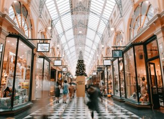 Snap Up A Bargain This Christmas With These Shopping Hacks