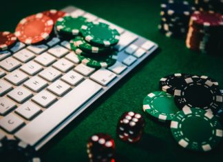 How did online gambling become popular?