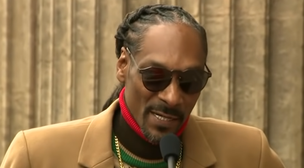snoop dogg while acceptance speech at hollywood walk of fame