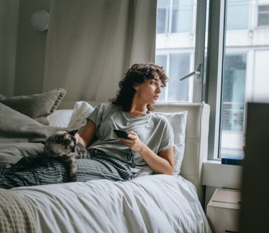 7 Reasons That Explain Why Does My Cat Bite My Phone