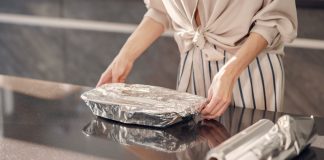 can i put wax paper in the oven