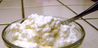 what does cottage cheese taste like