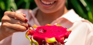 what does dragon fruit taste like