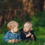 do identical twins have the same dna