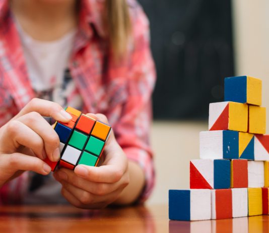 How Many People Can Solve a Rubik’s Cube? Real Stats & Facts how many people can solve a rubik's cube