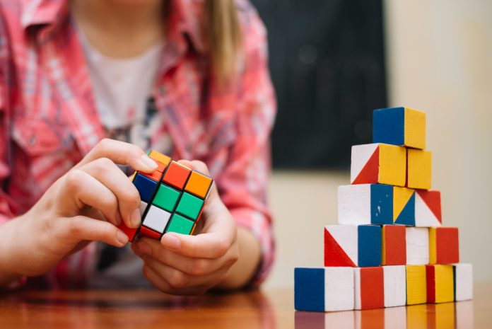 how many people can solve a rubik's cube
