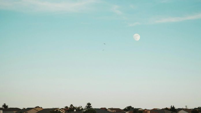 Why Can We See the Moon During the Day? Know the Reason Moon During the Day