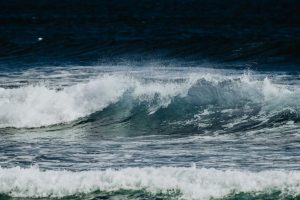 why don't the atlantic and pacific oceans mix